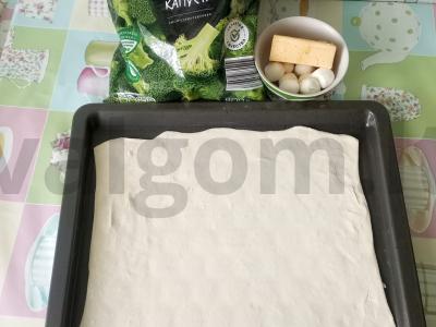 Pica su brokoliais ir sūriu Žingsnis 3