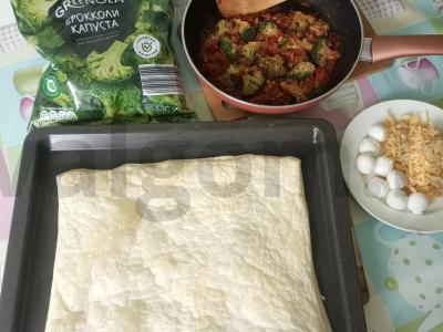 Pica su brokoliais ir sūriu Žingsnis 4