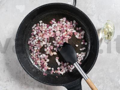 Vištienos kepenėlės su svogūnais ir morkomis Žingsnis 2