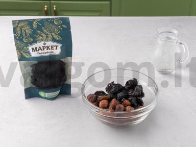 Dattelinių ir slyvų brownies Žingsnis 1