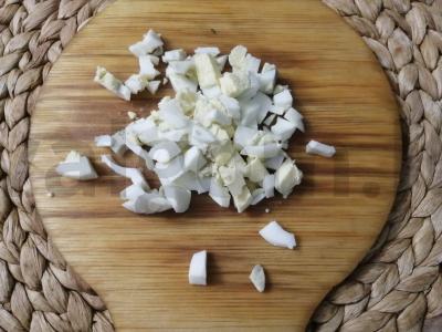 Salotas su konservuotais žirneliais „Žaliasis“ Žingsnis 2