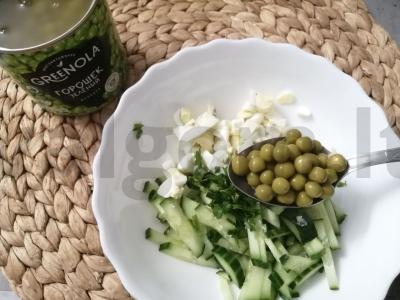 Salotas su konservuotais žirneliais „Žaliasis“ Žingsnis 4
