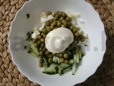 Salotas su konservuotais žirneliais „Žaliasis“ Žingsnis 5