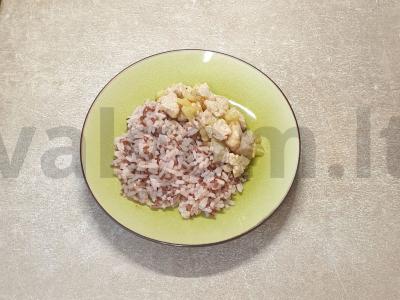 Ryžių mišinys su troškintu mėsa ir cukinija pagrindine nuotrauka