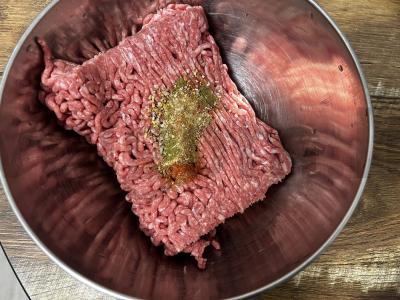 Prancūziškas mėsos patiekalas iš jautienos faršo Žingsnis 1