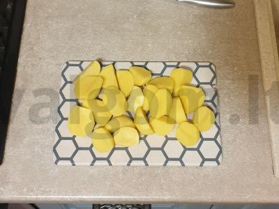 Švelnus bulvių piurė su lydytu sūriu Žingsnis 1