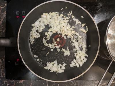 Makaronai su tunu ir alyvuogėmis Žingsnis 1