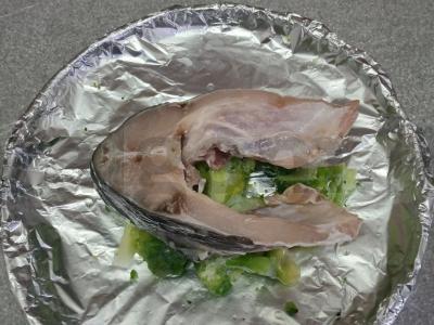 Karpių steikas, keptas su brokoliais Žingsnis 2