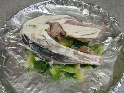 Karpių steikas, keptas su brokoliais Žingsnis 4