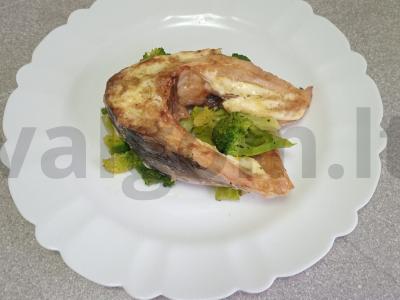 Karpių steikas, keptas su brokoliais Žingsnis 5