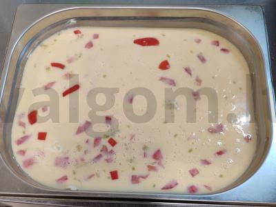 Omletas su kumpiu ir pomidorais pusryčiams Žingsnis 4