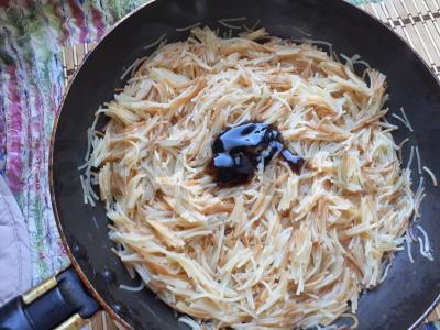 Kepta vermišelė su terijaki padažu, žaliu svogūnu ir sezamu Žingsnis 3