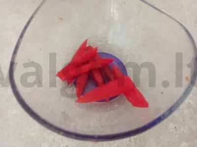 Ritinis su imbieru ir pomidoru Žingsnis 1