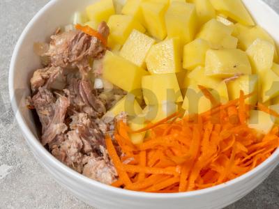 Bulvės su kiauliena puoduose Žingsnis 6