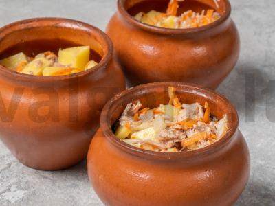 Bulvės su kiauliena puoduose Žingsnis 8