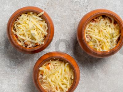 Bulvės su kiauliena puoduose Žingsnis 11