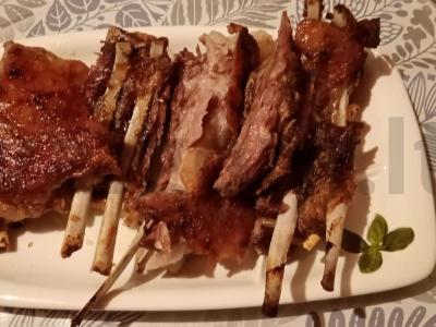 Kepti avienos šonkauliai, aštrūs, su traškia plutele pagrindine nuotrauka