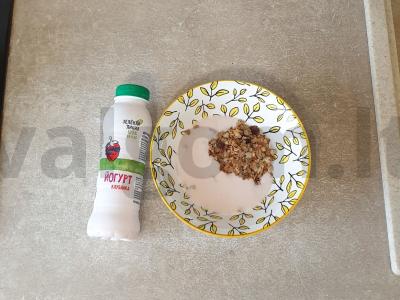 Jogurtas su vaisiais ir muesli Žingsnis 3