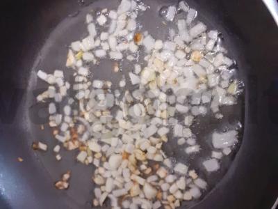 Salotas „Džiaugsmas“ su funčozomis ir vištiena Žingsnis 1