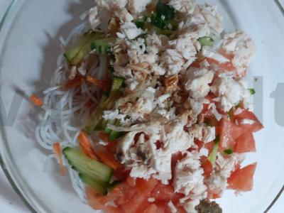 Salotas „Džiaugsmas“ su funčozomis ir vištiena Žingsnis 6