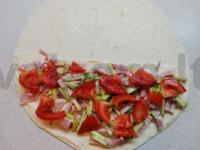 Tortilija su rūkyta šonine ir daržovėmis Žingsnis 4