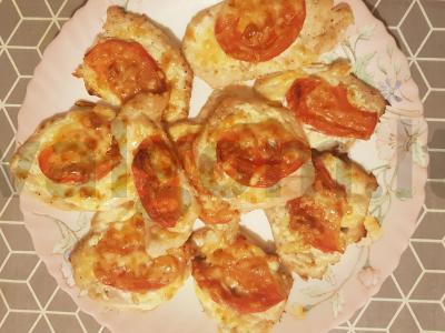 Kepta vištienos krūtinėlė su pomidorais ir sūriu orkaitėje pagrindine nuotrauka