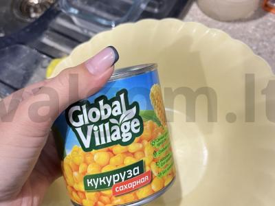 Salotos su vištiena, ananasais ir kukurūzais Žingsnis 3