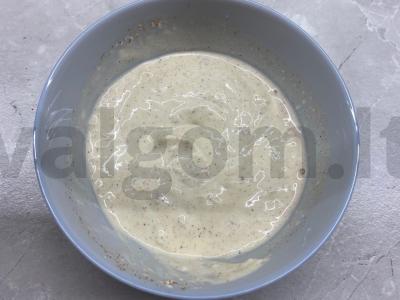 Pica su rūkytomis dešromis ir marinuotais agurkais Žingsnis 4