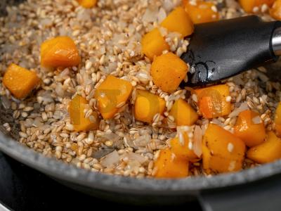 Skani perlų košė su moliūgu ir žaliaisiais žirneliais Žingsnis 5