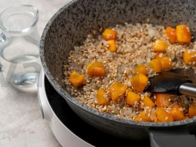 Skani perlų košė su moliūgu ir žaliaisiais žirneliais Žingsnis 6