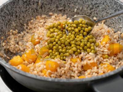 Skani perlų košė su moliūgu ir žaliaisiais žirneliais Žingsnis 7