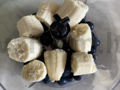 Banano, mėlynių ir džiovintų slyvų kokteilis su mėtų gaiva Žingsnis 2