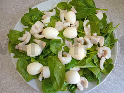 Salotos su kalmarais, putpelių kiaušiniais, grūdėta garstyčia ir sausainiais Žingsnis 3