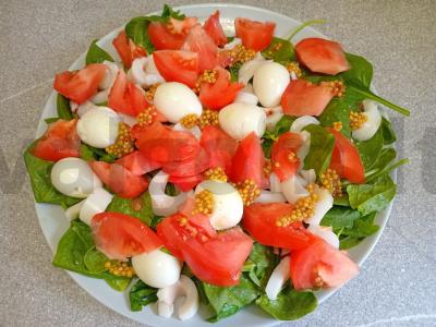 Salotos su kalmarais, putpelių kiaušiniais, grūdėta garstyčia ir sausainiais Žingsnis 5