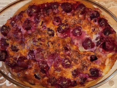 Klafutis su vyšniomis ir sūriu pagrindine nuotrauka