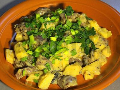 Indėnų skrandžių troškinys su bulvėmis ir grietine pagrindine nuotrauka