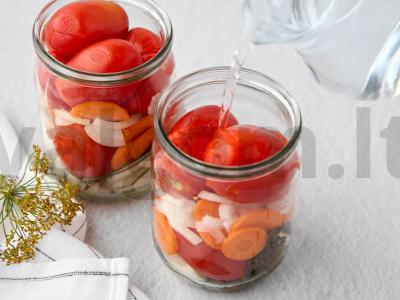 Pomidorai su morkomis ir svogūnais žiemai Žingsnis 5