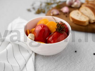 Pomidorai su morkomis ir svogūnais žiemai pagrindine nuotrauka