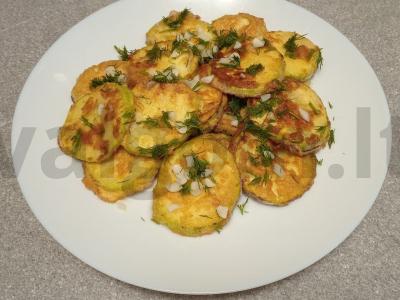 Kepti cukinijos su acto padažu pagrindine nuotrauka