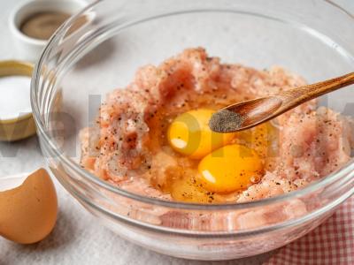 Sluoksniuotas tortas-salotas su vištiena Žingsnis 1