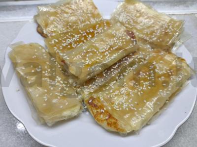 Filo tešlos vokeliai su suluguni sūriu pagrindine nuotrauka