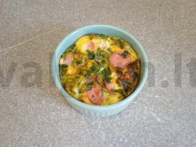 Omletas su dešrele ir petražolėmis pagrindine nuotrauka