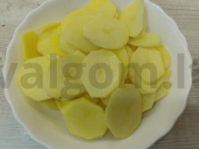 Bulvių traškučiai su augaliniu aliejumi Žingsnis 1