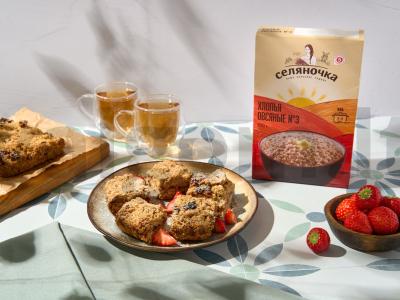 Avižiniai sausainiai su braškių džemu pagrindine nuotrauka