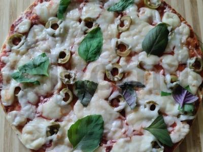 Sūrio pica ant lavašo pagrindine nuotrauka