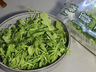 Salotas su kumpiu ir persikais prie šampano Žingsnis 3