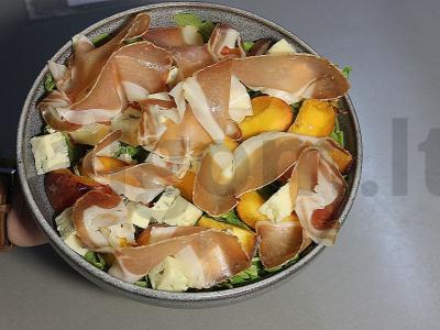 Salotas su kumpiu ir persikais prie šampano Žingsnis 6