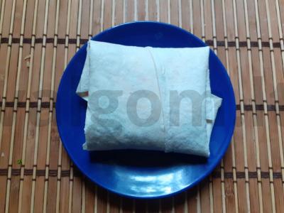 Užkandis lavaše su vištienos kiaušiniu, sūriu, paprikomis ir žolelėmis Žingsnis 5