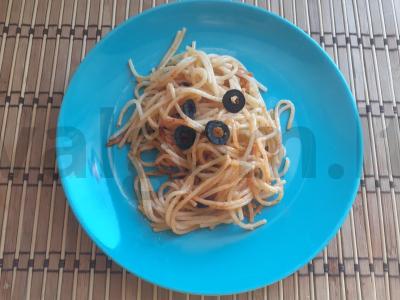 Spagečiai su sūriu, alyvuogėmis ir paprika Žingsnis 4