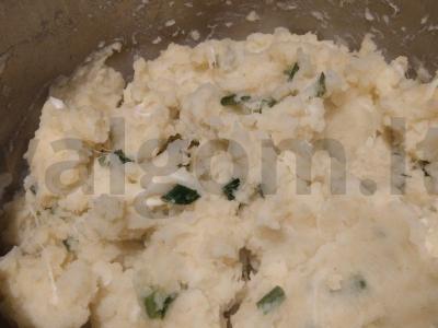 Bulvių košė su žaliu svogūnu ir mocarela Žingsnis 7